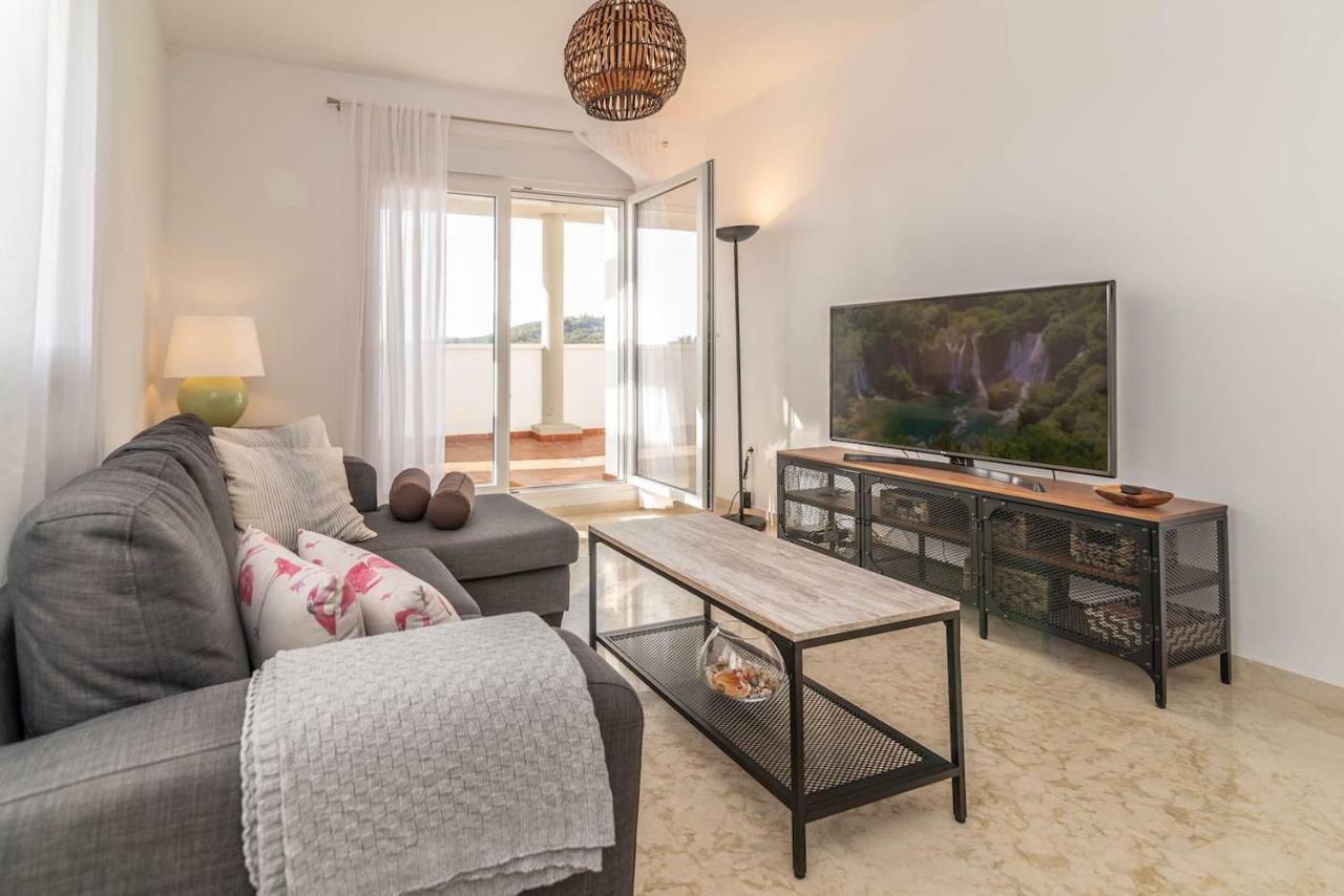 Apartamento Recently Decorated 2Bdr Penthouse In Fuengirola Exterior foto